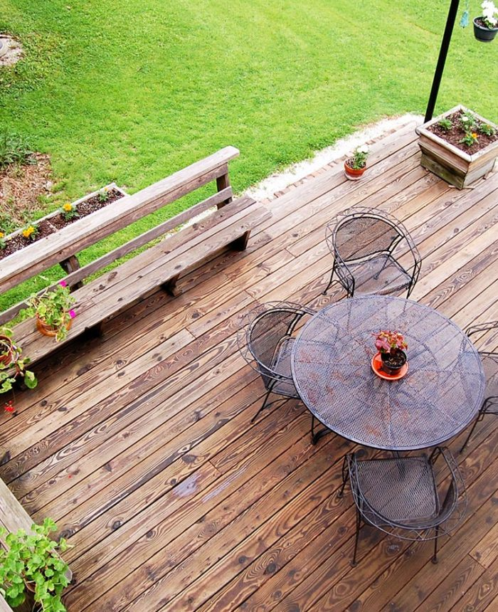 an-ariel-view-of-a-backyard-deck_t20_EnLlo4-700x860