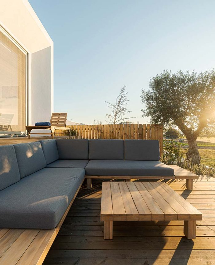 modern-villa-with-pool-and-deck-2021-08-27-11-53-56-utc-700x860