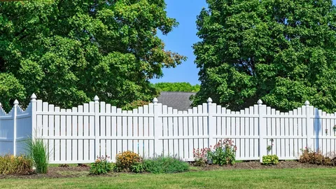 Best Fence Types for Canadian Homes: A Complete Guide 32 Best Fence Types for Canadian Homes: A Complete Guide