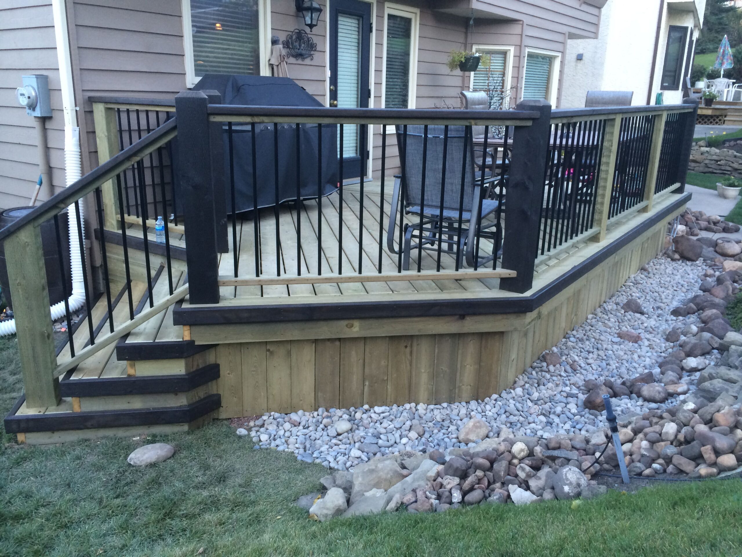 Wooden backyard deck designed by a professional deck company Calgary residents hire for outdoor renovations.